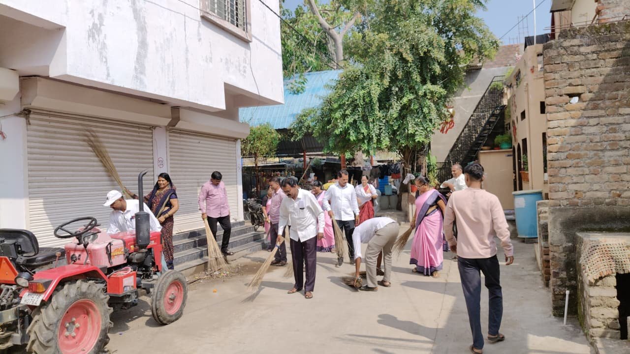 मुख्यमंत्री संप्रदा पंचायत राज अभियान गावात स्वच्छता मोहीम